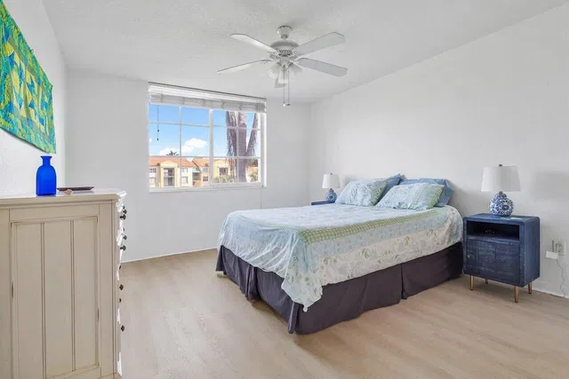 Unit 206 photo 15