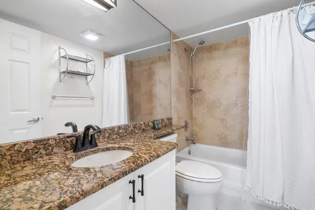 Unit 206 photo 16