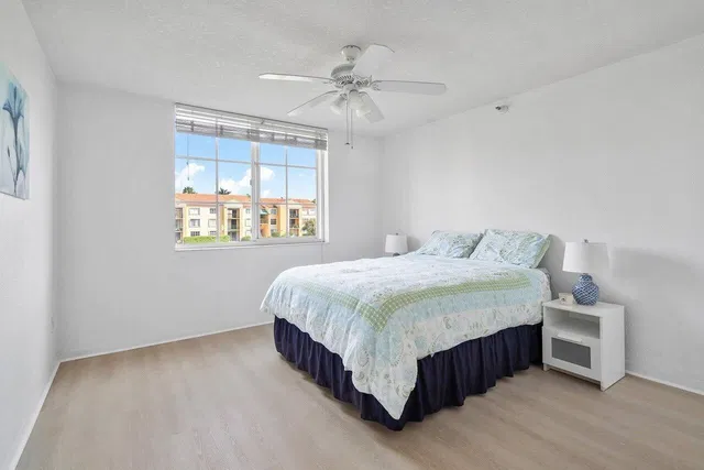 Unit 206 photo 17