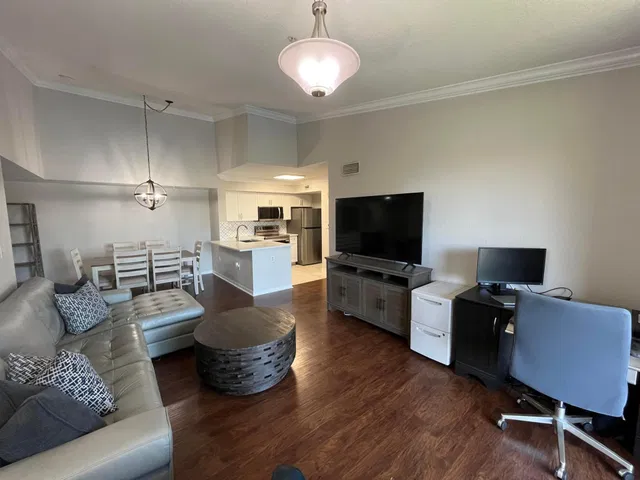 Unit 306 photo 5