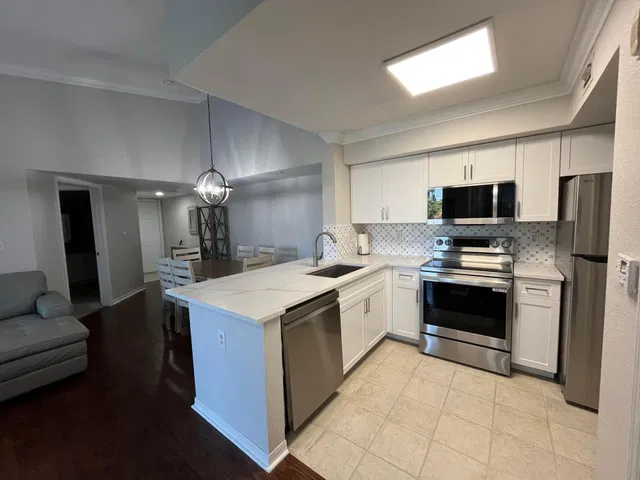 Unit 306 photo 10