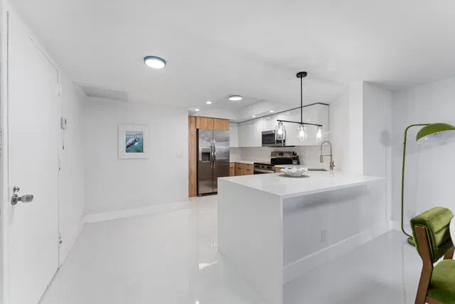 Presidential Place Unit 704 photo 5