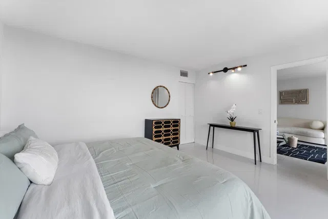 Presidential Place Unit 704 photo 12