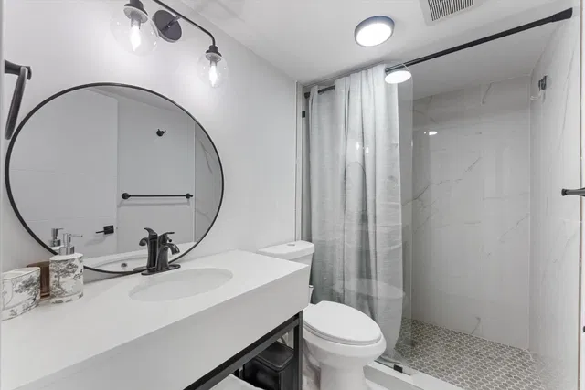 Presidential Place Unit 704 photo 14