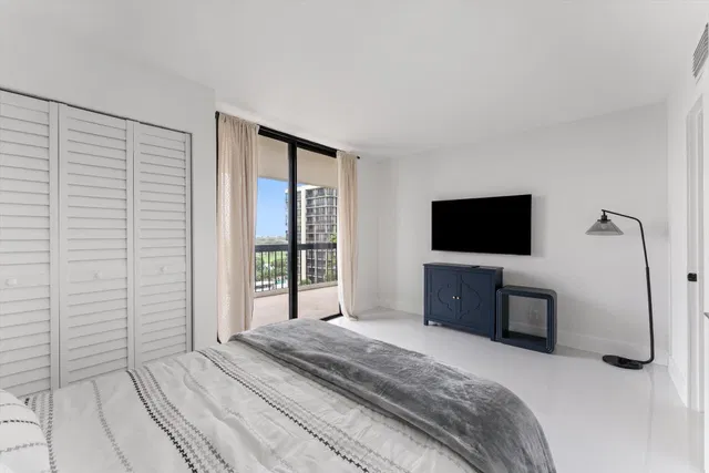Presidential Place Unit 704 photo 16