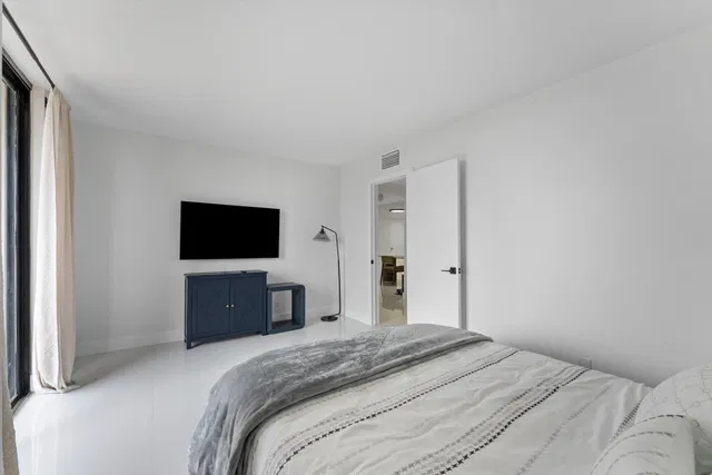 Presidential Place Unit 704 photo 17