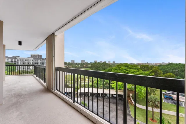 Presidential Place Unit 704 photo 22