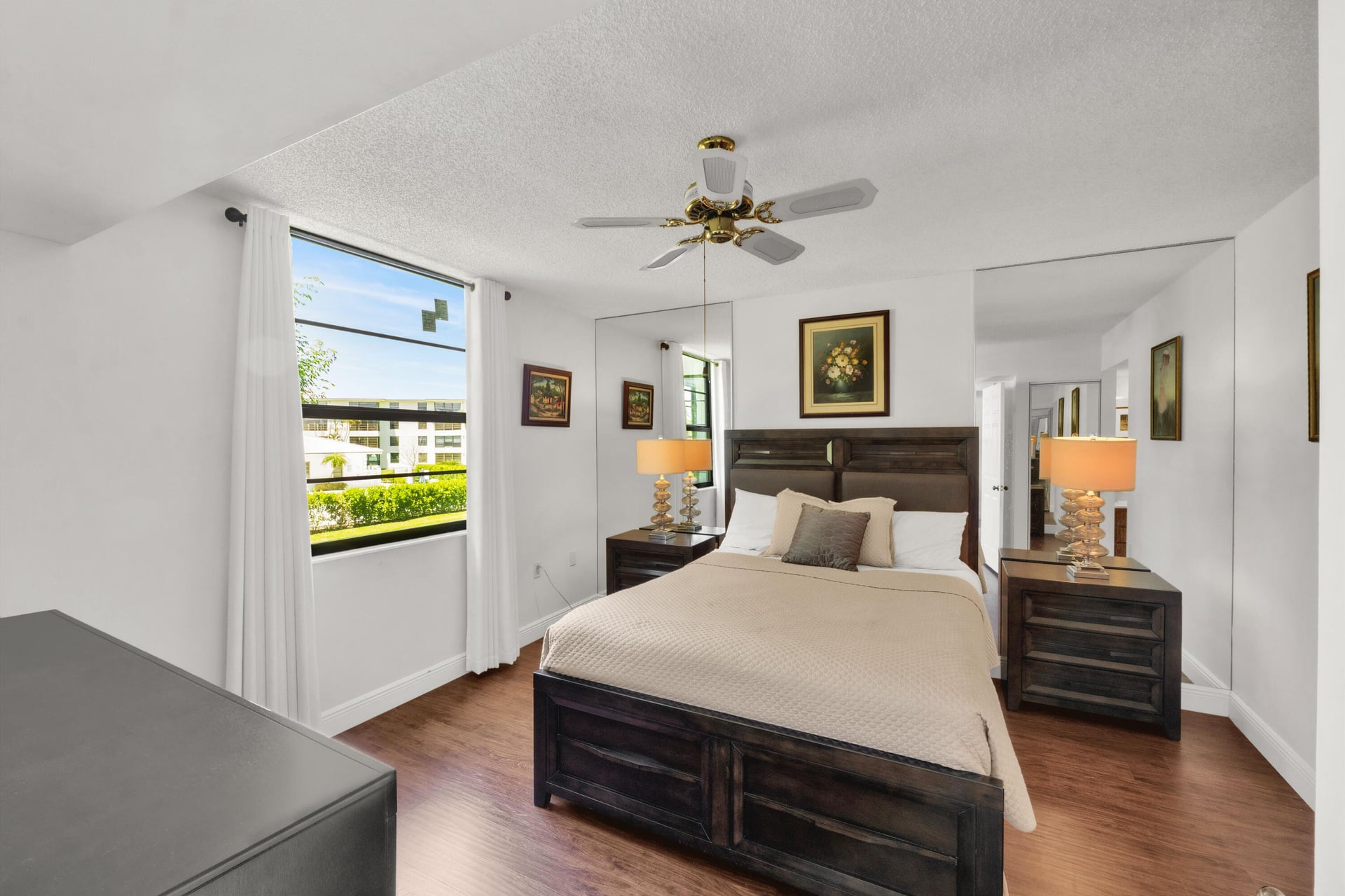 Unit 202 photo 5