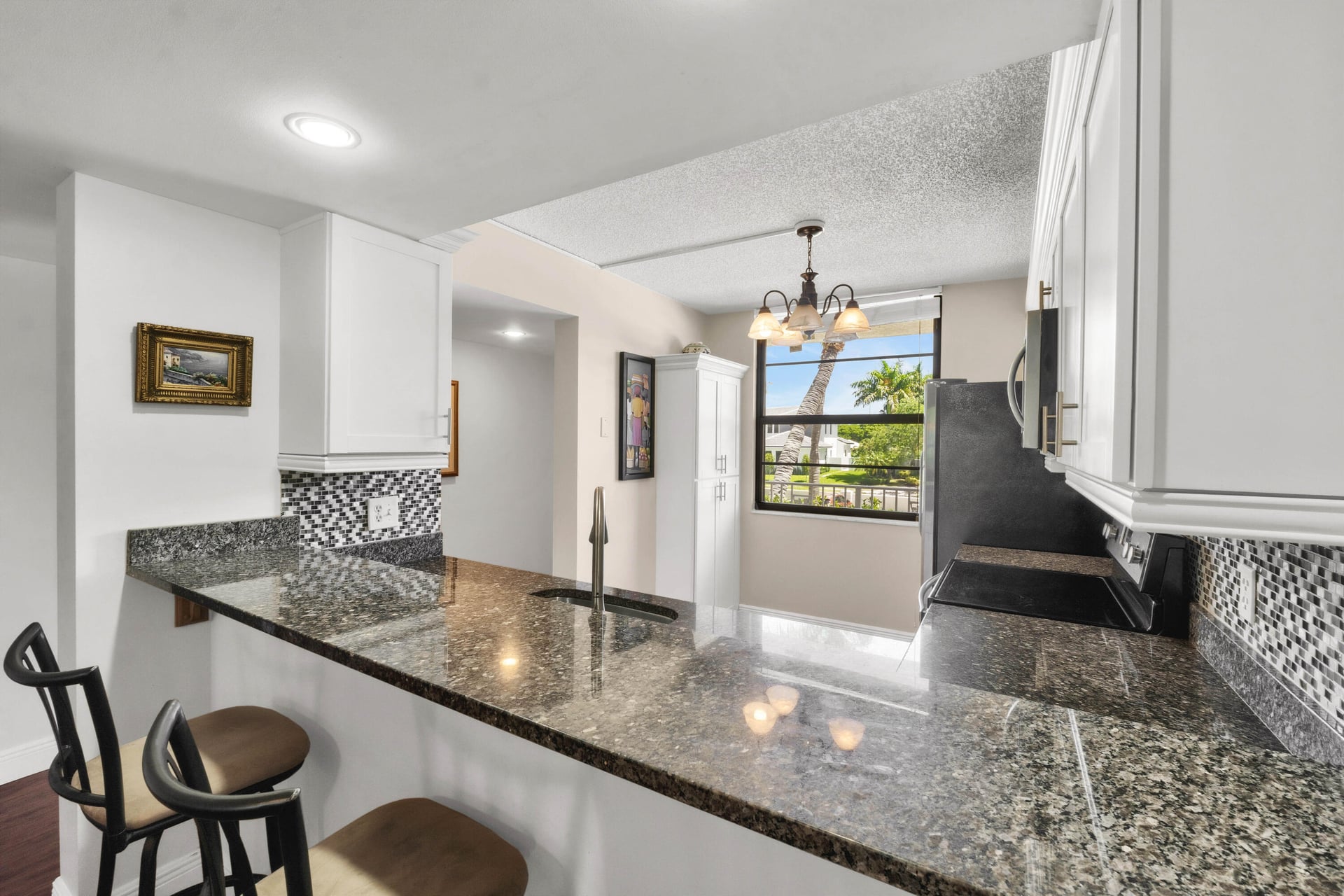 Unit 202 photo 11