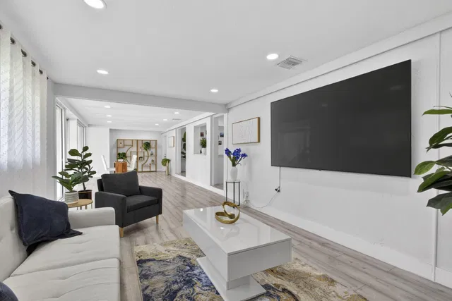SoSo West Palm Beach Residence photo 27