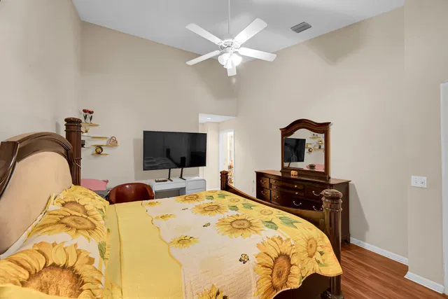 Unit H photo 14