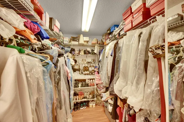 Unit H photo 17