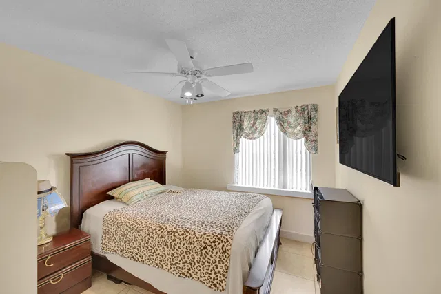 Unit H photo 20