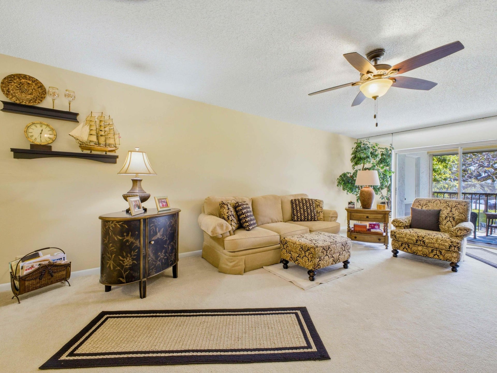 Unit 2040 photo 2