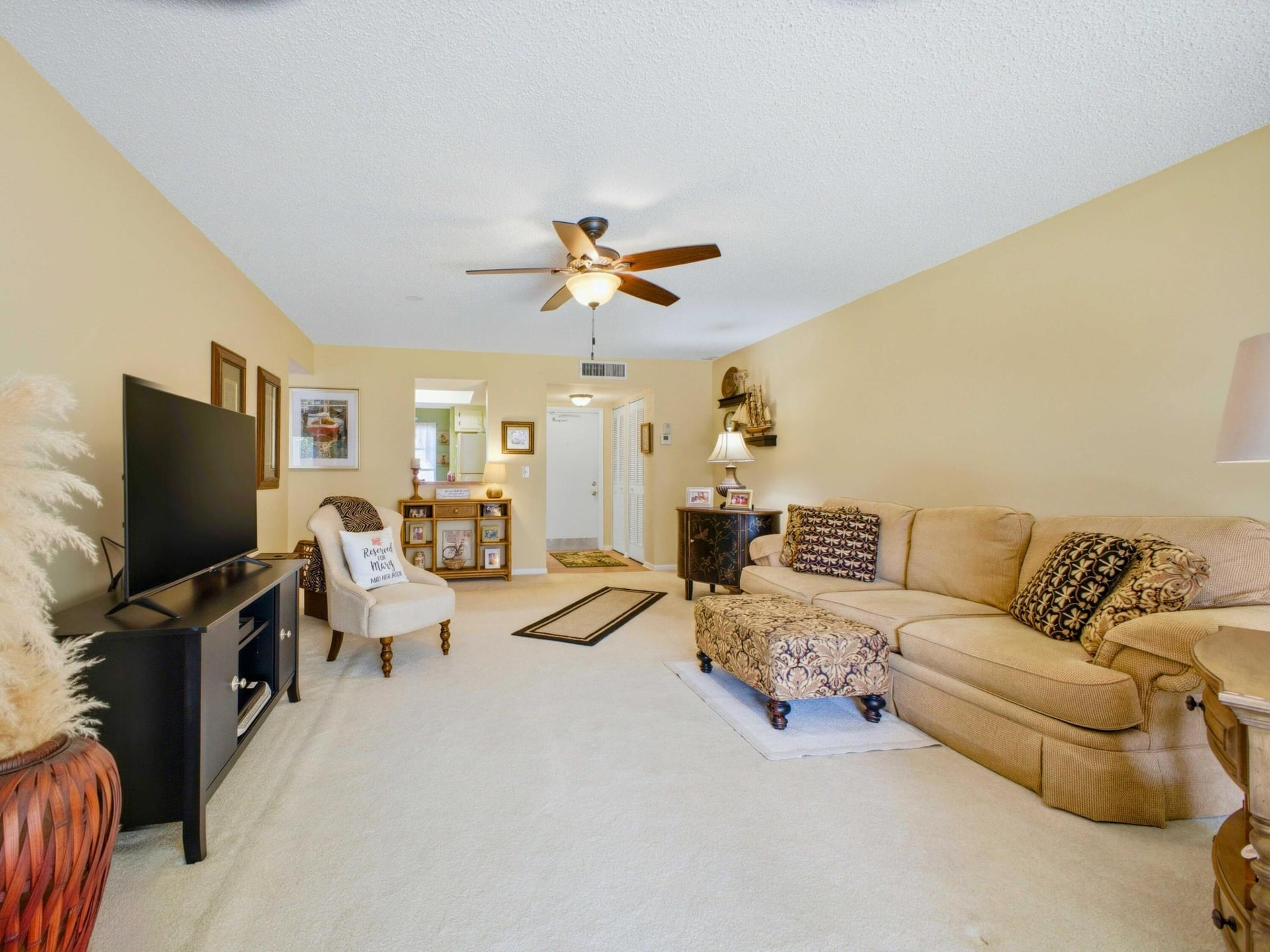 Unit 2040 photo 3