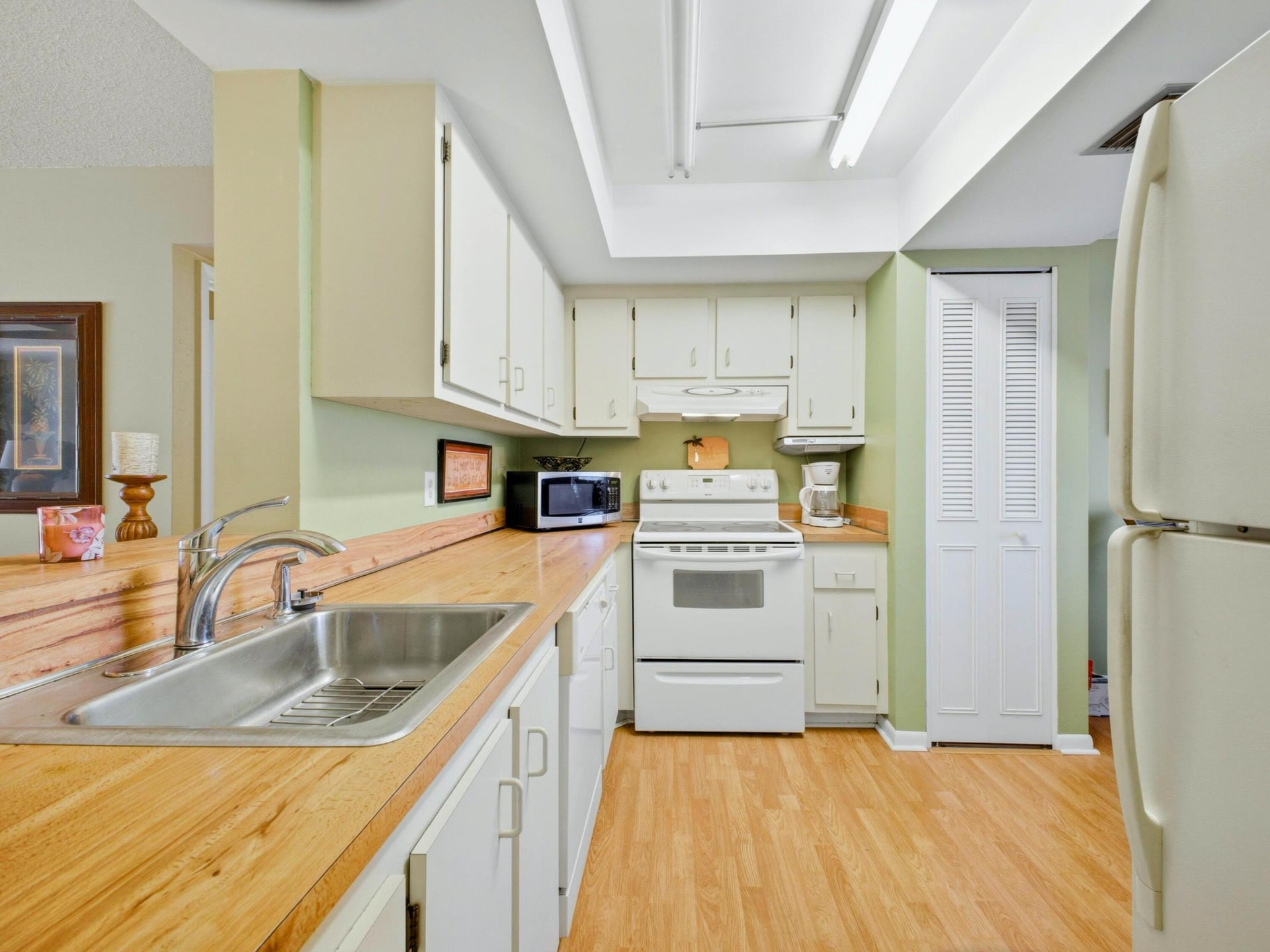 Unit 2040 photo 6