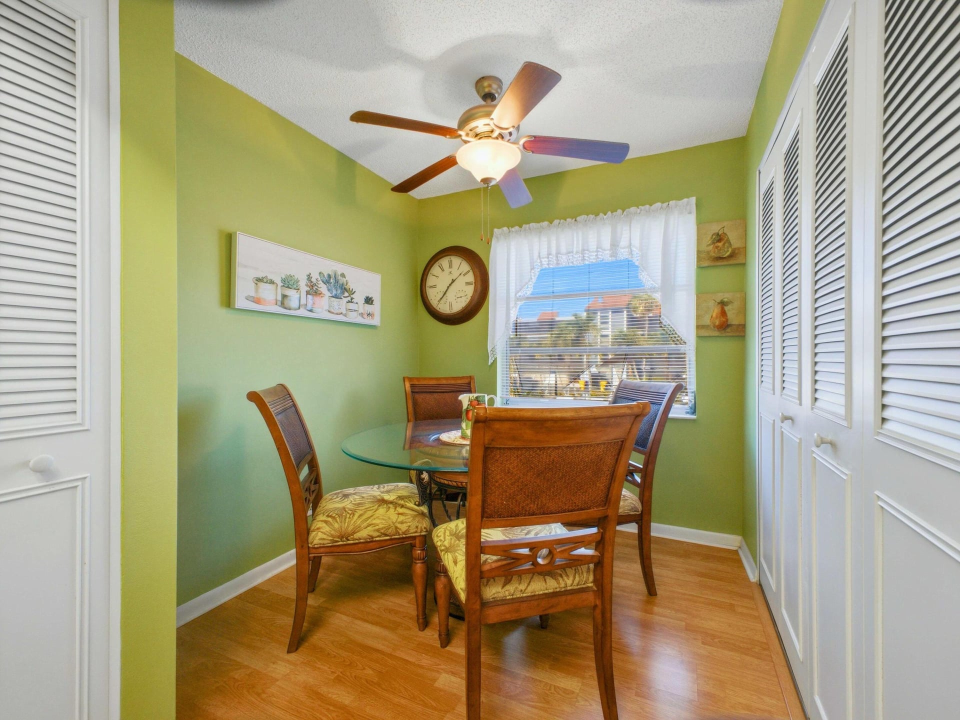 Unit 2040 photo 8