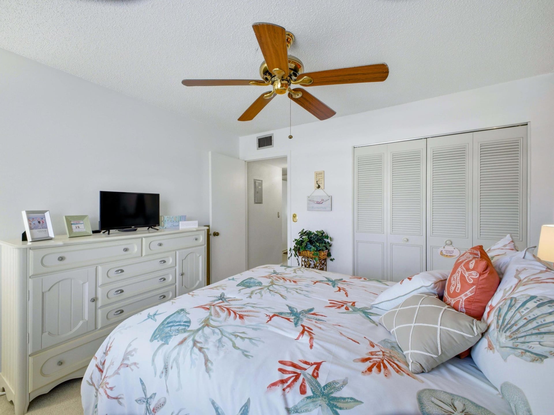 Unit 2040 photo 12