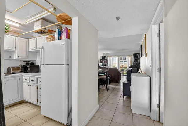 Unit 105 photo 11