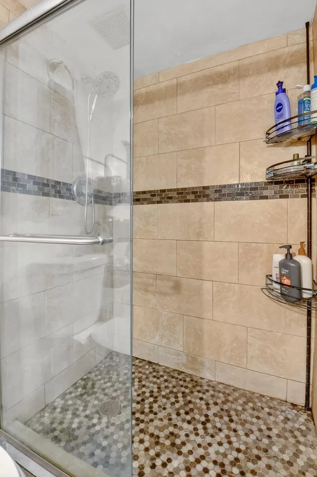Unit 105 photo 20
