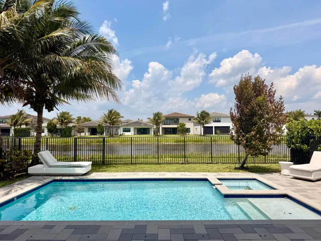 Boca Bridges Residence photo 2