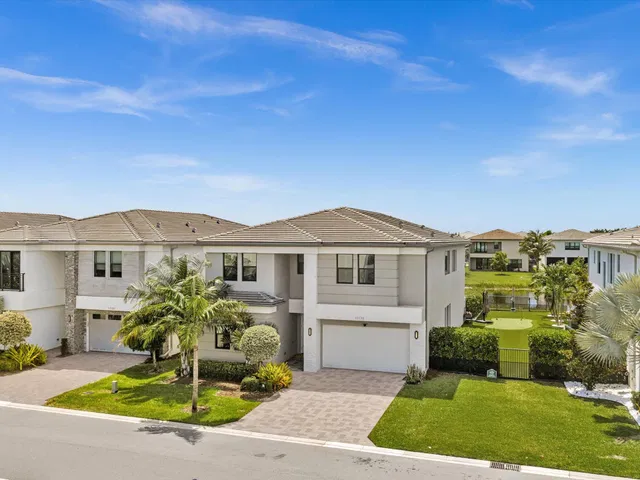 Boca Bridges Residence photo 9