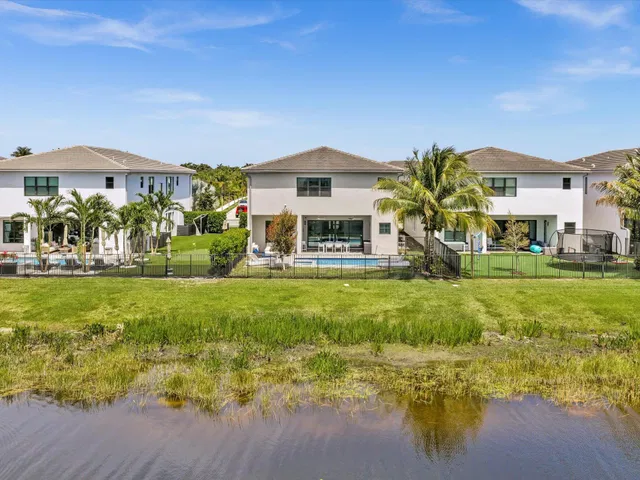 Boca Bridges Residence photo 12