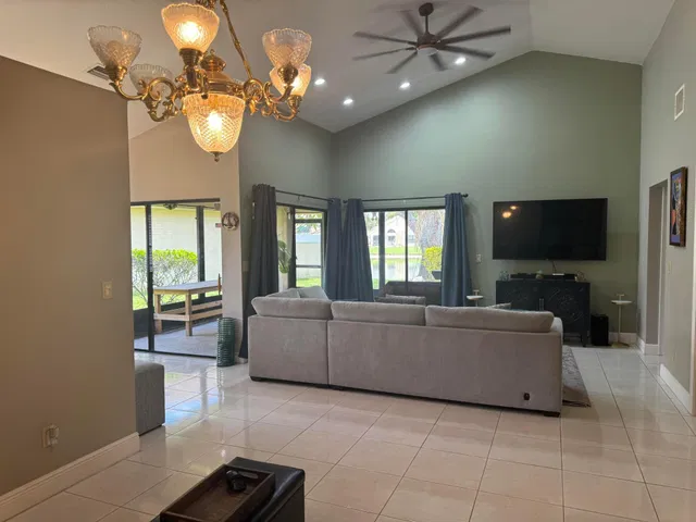 Residence photo 6