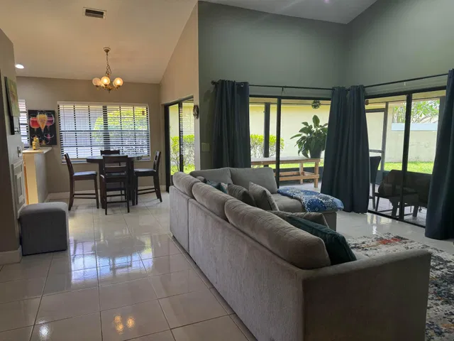 Residence photo 9