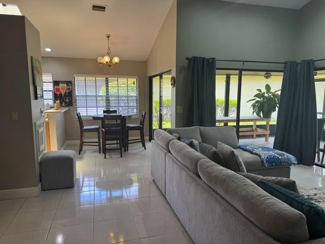 Residence photo 10