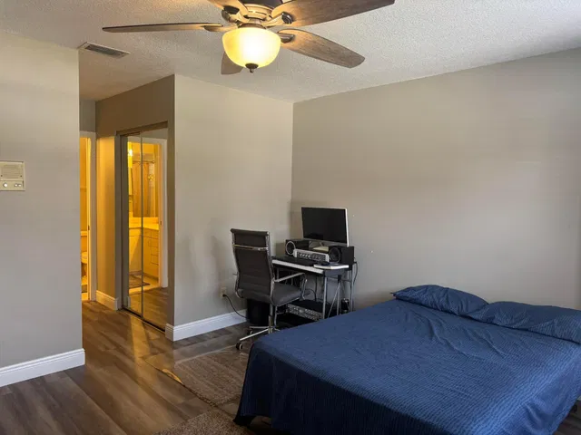 Residence photo 22