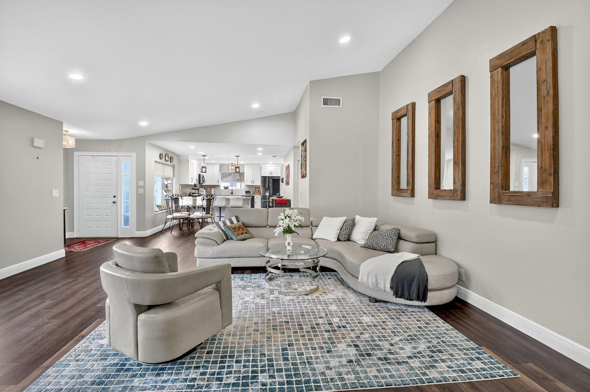 Unit 11204 photo 3