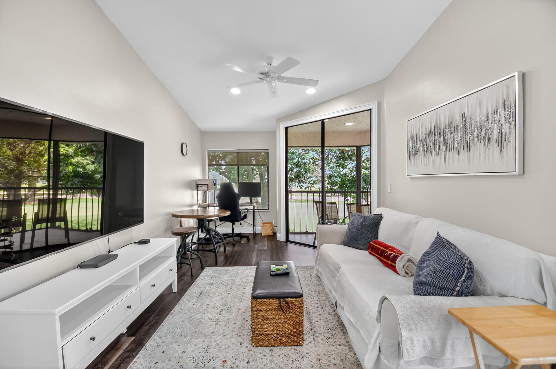 Unit 11204 photo 16