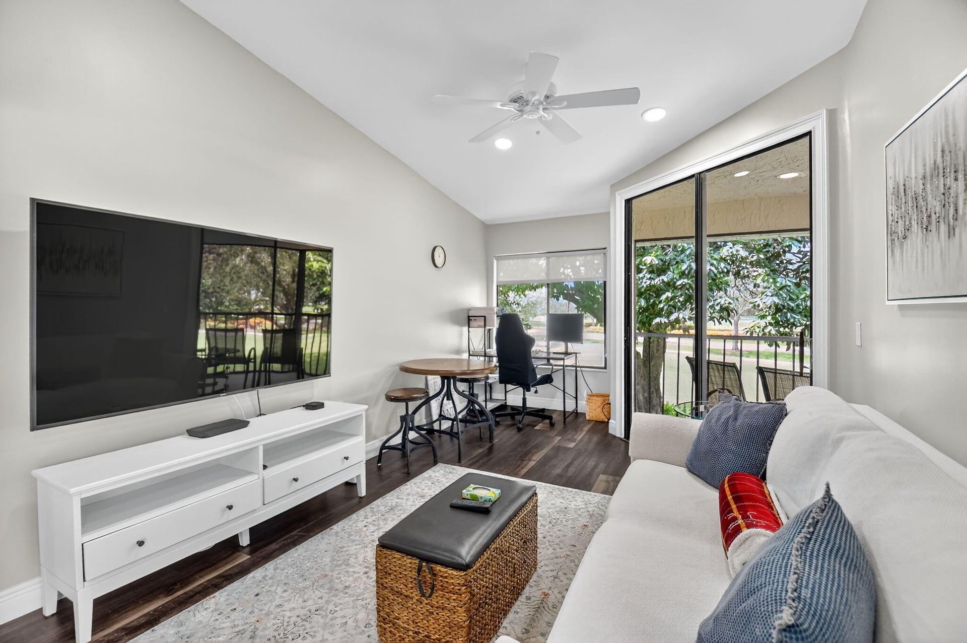 Unit 11204 photo 17