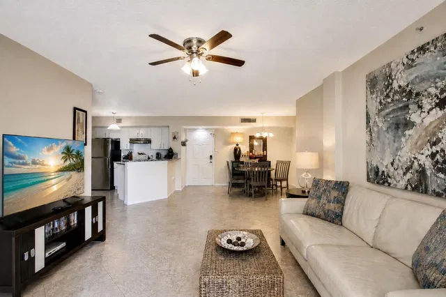 Unit 204 photo 3