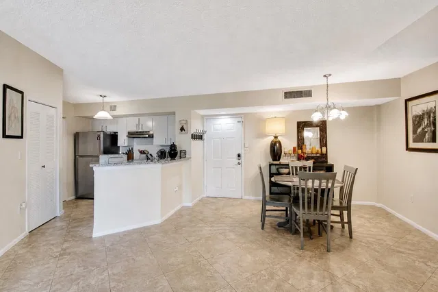 Unit 204 photo 4