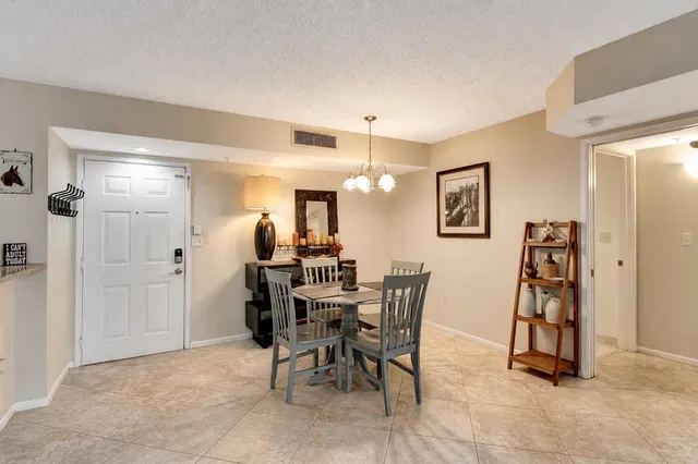 Unit 204 photo 5