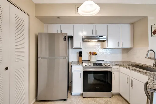 Unit 204 photo 6