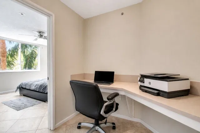 Unit 204 photo 9