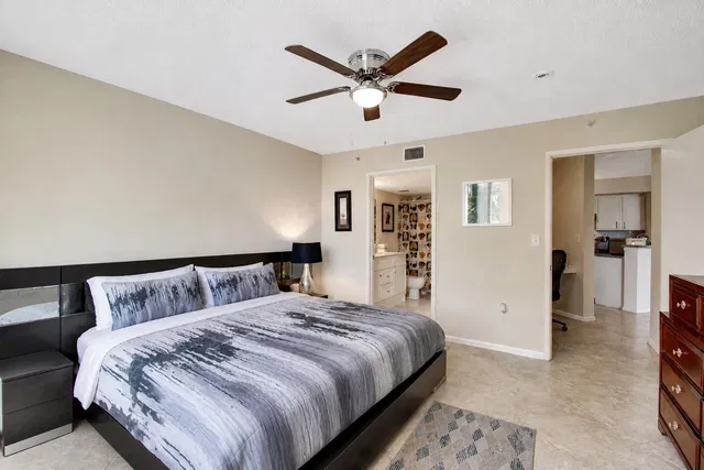 Unit 204 photo 12