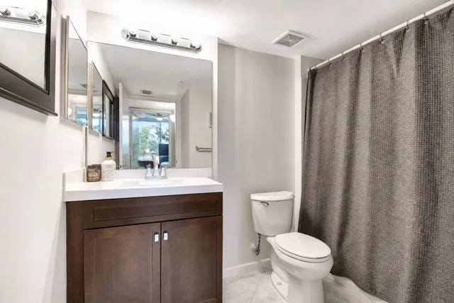 Unit 204 photo 17