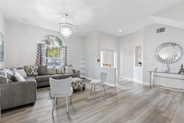 Residence photo 5
