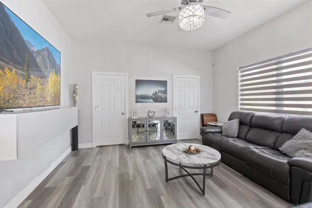 Residence photo 15