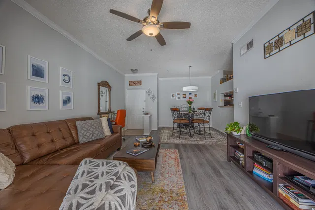 Residence photo 2