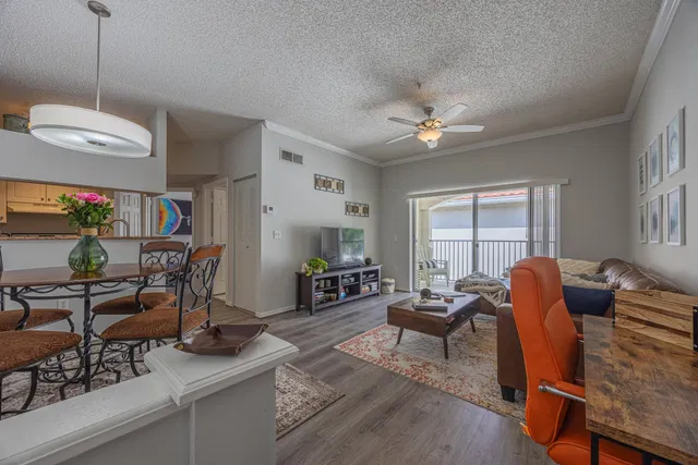 Residence photo 3