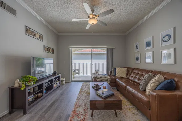 Residence photo 4
