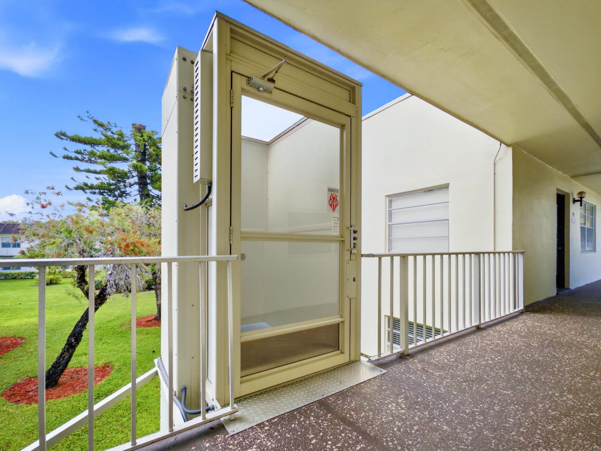  Residence photo 4