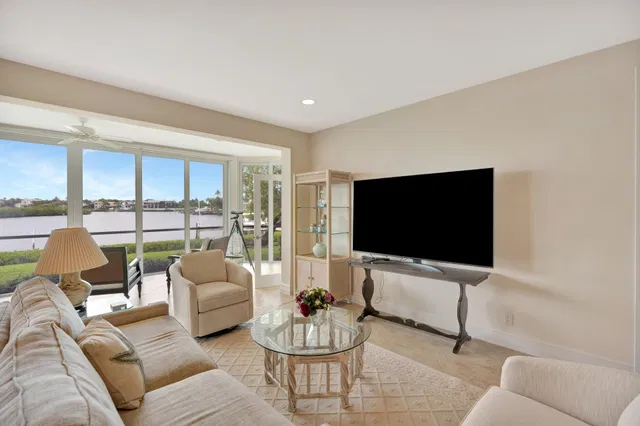 Admirals Cove Residence photo 5