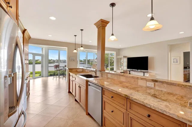 Admirals Cove Residence photo 11
