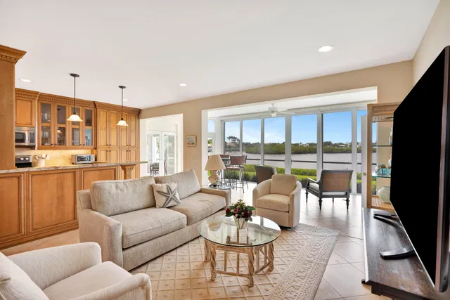 Admirals Cove Residence photo 12